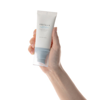 کرم ضد آفتاب بی رنگ سنتلا با SPF 50 حجم 50 میلی لیتر
